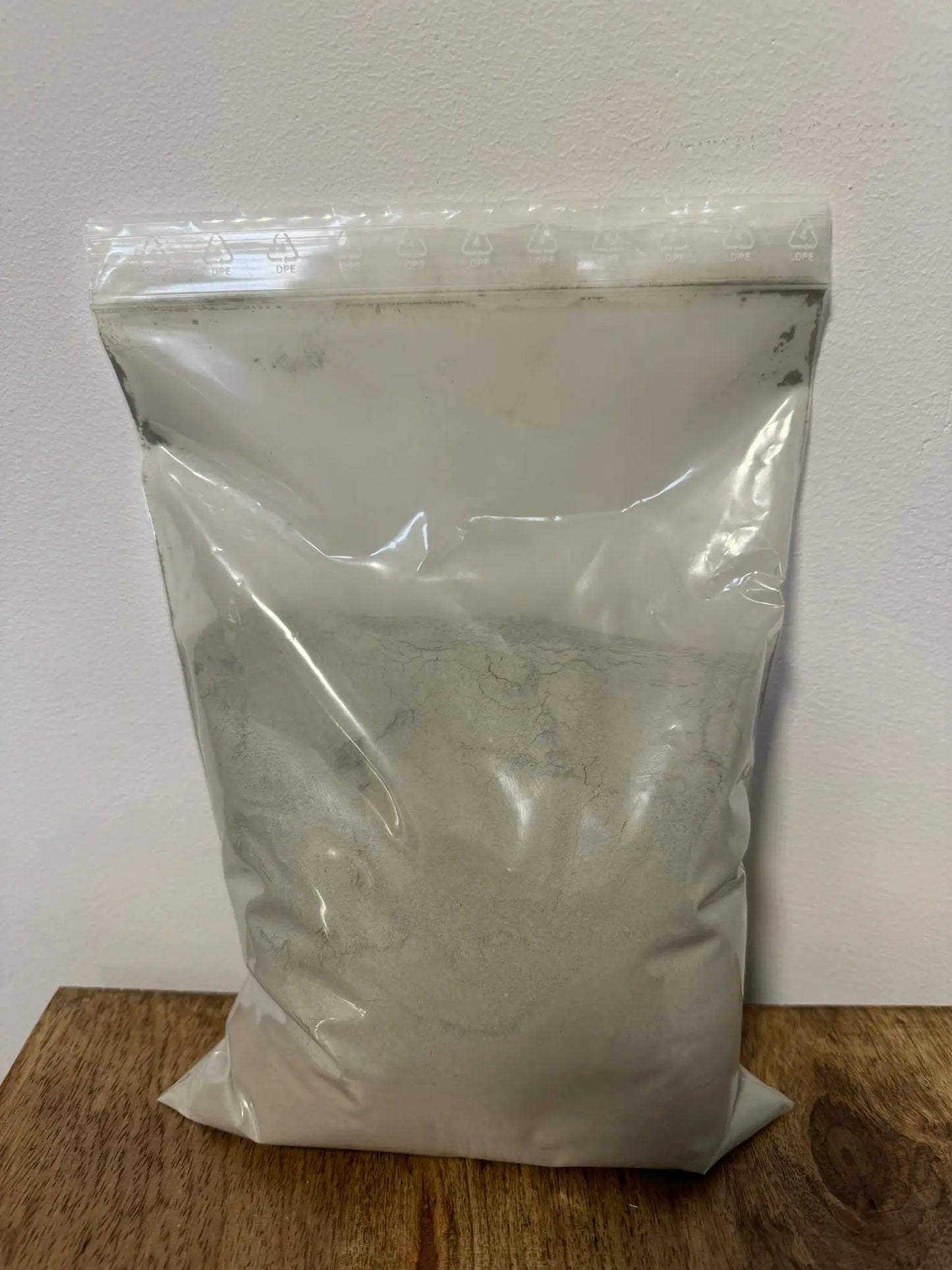 Urgesteinsmehl - Reich an Mineralien, verbessert die Bewurzelung diverser Pflanzen FoxerasPlants