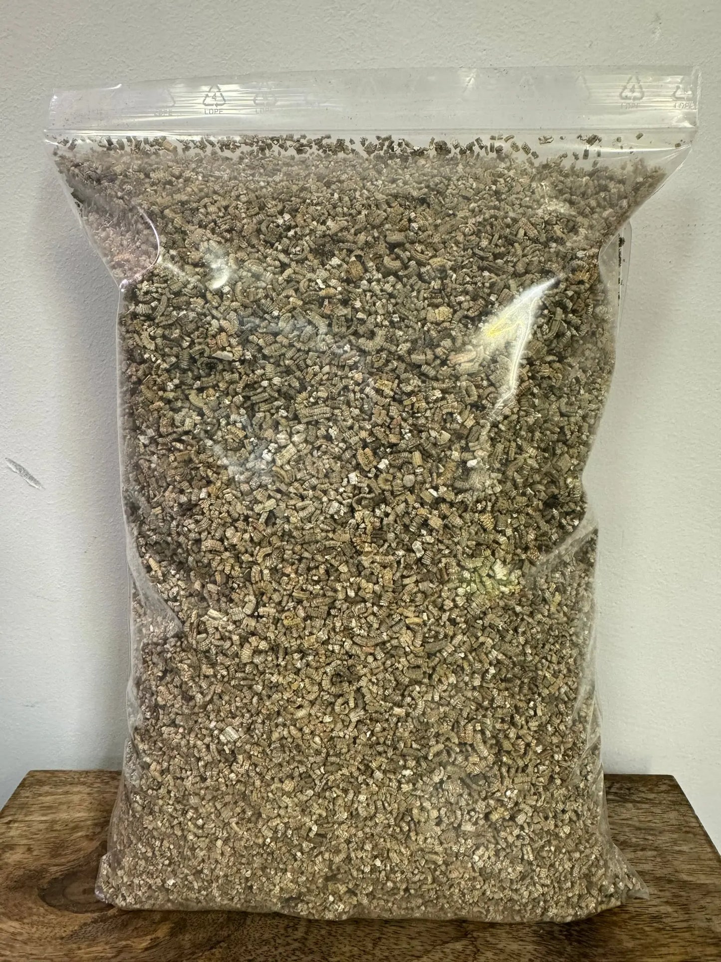 Vermiculite - Anzuchtsubstrat und Beimischung für Pflanzen mit hohem Wasserbedarf FoxerasPlants